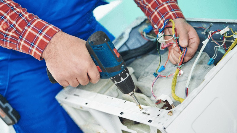Urla Arçelik Arçelik çamaşır makinesi kart tamiri – Su almama arızası orijinal parça ile giderildi. - Teknik servis örneği